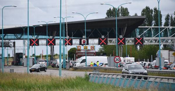 Ongeluk in Westerscheldetunnel, beide buizen afgesloten voor verkeer.