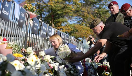 ‘Oase van vrijheid’ of machtsvertoon? Hoe tentenkamp in Belgrado uitgroeide tot symbool van polarisatie in Servië