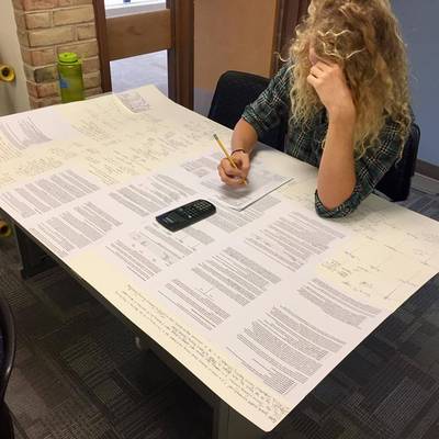 Student neemt spiekbrief van anderhalve meter mee naar tentamen