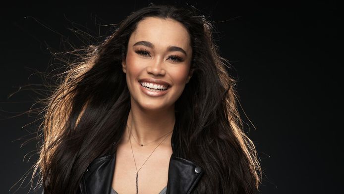 Cynthia Maakt Toiletselfie En Romy Voelt Zich Liefdesbom Show Pzc Nl