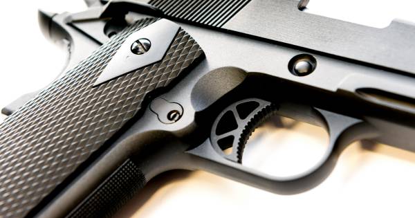 Traumahelikopter en politiehelikopter naar Veldhoven na melding van schietpartij.