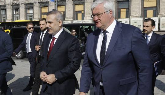 Oekraïense minister maakt Poetin uit voor ‘lafaard’ • ‘Recordaantal ballistische raketten’: grote Russische aanval op Kiev