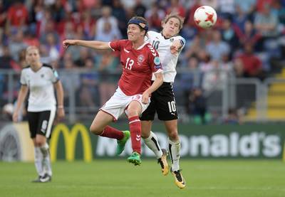 Deense vrouwen na strafschoppen naar EK-finale
