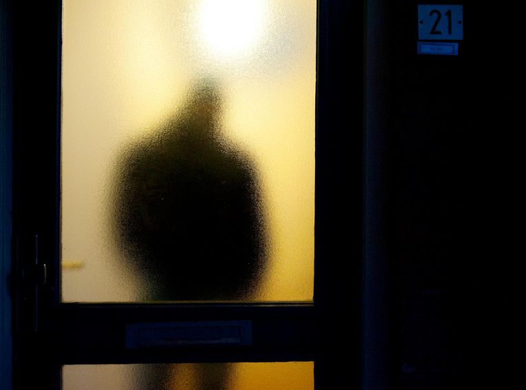 “Onweerstaanbare dwang.” Oftewel artikel ‘71’. Decennialang kende het juridische begrip een sluimerend bestaan in de rechtszaal. Tot Jef Vermassen er in 1977 — eerder toevallig - zijn eerste vrijspraak mee behaalde en er nadien menige Vlaamse jury mee inpakte. Onze gerechtsverslaggever Erwin Verhoeven blikt terug op de meest opvallende artikel 71-processen. Vandaag: de grootste en meteen ook laatste triomf van advocatenkoppel Hein Diependaele en Marijke Moens. 