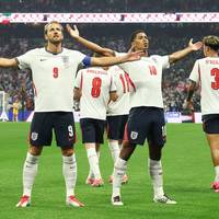 Haaland kopt en schiet Noren langs Brazilië op WK voetbal • Engeland schakelt gastland Mexico uit en staat in kwartfinales WK