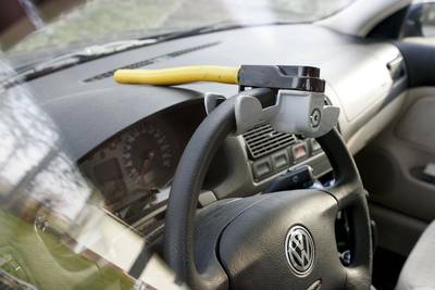 Duo in Nijmegen ‘ernstig mishandeld’ met een geel stuurslot