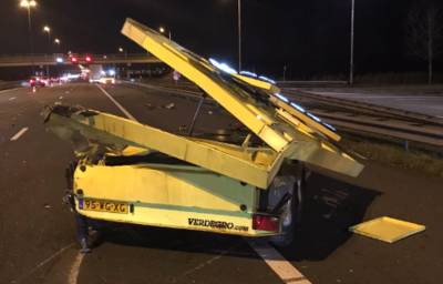 Vrachtwagen ramt pijlwagen op A50 bij Valburg