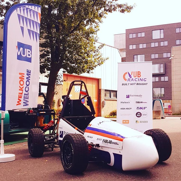 VUBstudenten stellen zelfgebouwde elektrische racewagens voor