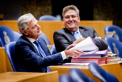 LIVE: Arib houdt 50Plus kort in marathondebat over wet-Hillen