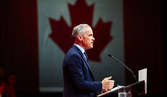 De machtigen hebben hun macht. Maar wij, de middelgrote mogendheden, hebben ook iets: het vermogen om te stoppen met doen alsof