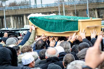 Doodgeschoten scholiere Humeyra morgen begraven in Turkije