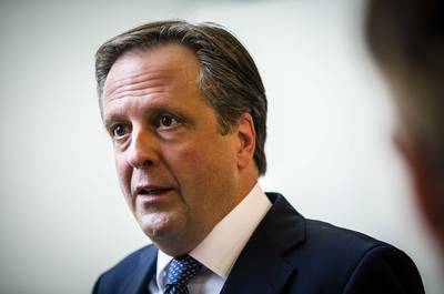 Kamer bekijkt aanscherping integriteitsregels na penthouse-gift Pechtold