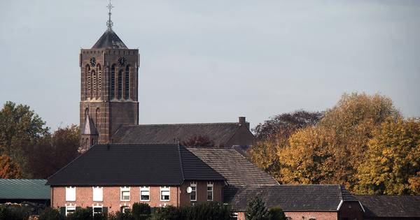 Sloop dreigt voor kerk Azewijn - De Gelderlander