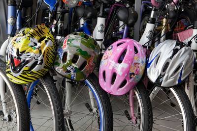 Vrouwen boos over ‘seksistische’ helmcampagne