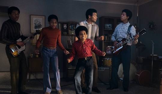 ‘Michael’ is een ronduit gênante heiligverklaring van de King of Pop ★☆☆☆☆