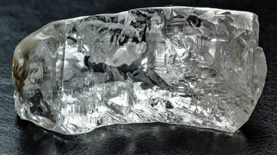 Vrouw laat diamant van 45 miljoen taxeren en krijgt namaaksteen terug