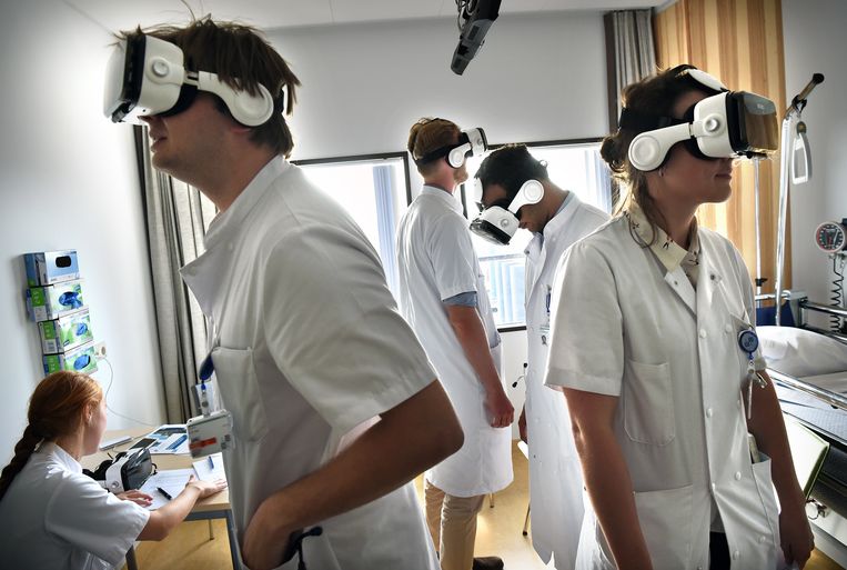 Zorg dat er meer plekken beschikbaar zijn aan universitaire studies in de zorg - Volkskrant