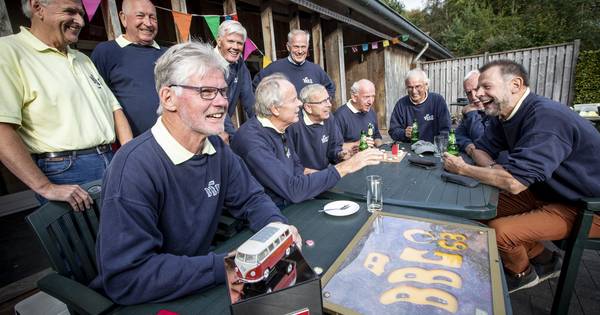 Vriendengroep uit Reutum viert 50 jaar vriendschap