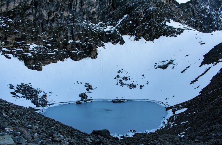 Het Roopkundmeer in de Himalaya.