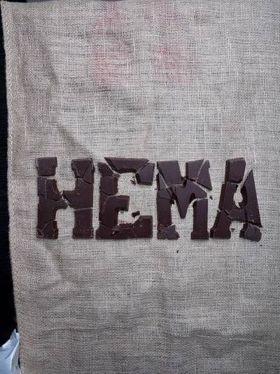 Hema roept chocoladeletters terug die ‘verwondingen kunnen veroorzaken’