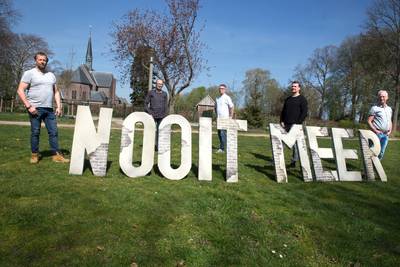 Stille herdenking van verwoestend eind oorlog in Loil: ‘Juist nu moment om te herdenken’