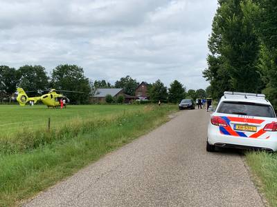 Fietser ernstig gewond na val in Hellouw, met spoed naar ziekenhuis