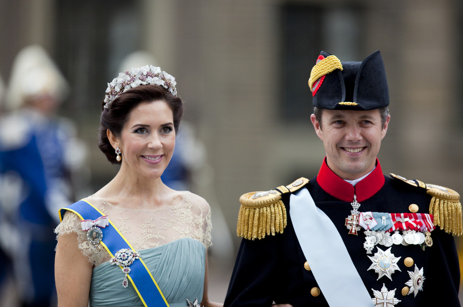 Kroonprins Frederik valt in voor Margrethe Foto AD.nl