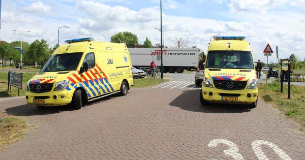 Bijrijder scooter naar het ziekenhuis na ongeval met auto in Sint-Oedenrode.
