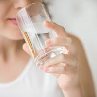De bubbel doorprikt: waarom u beter geen waterfles hergebruikt en de voordelen van bruiswater