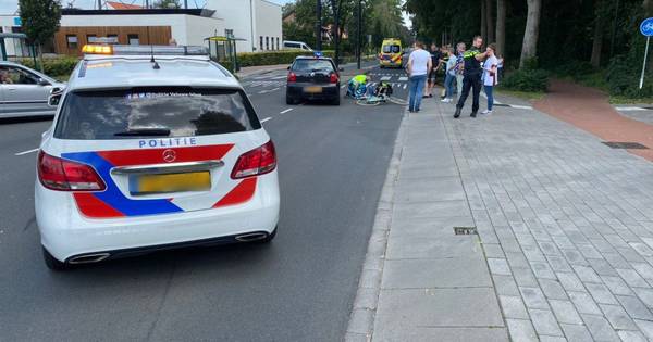 Fietser gewond na botsing met auto in Putten: vrouw naar ziekenhuis.