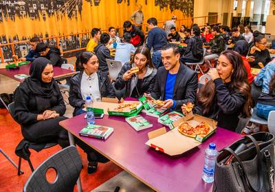 Nieuw boek van Tielse auteur van Het Schnitzelparadijs: ‘Eigentijds? Ik behoor tot doelgroep Omroep Max’