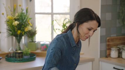 111. Duo van kleurrijke lenterolletjes met pittige, zoete dipsaus
