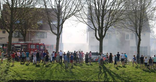 Veel bekijks bij garagebrand in Zeewolde