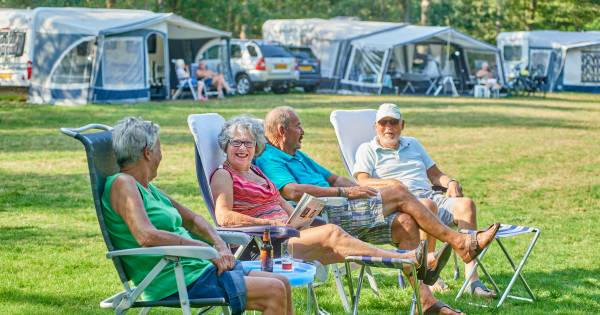 Koortsachtige temperatuur én coronavirus zorgen voor volle campings - BD.nl