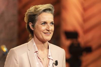 ‘Homoseksualiteit moet verplichte lesstof worden’