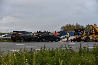 Auto’s botsen op elkaar op A50 bij Ewijk