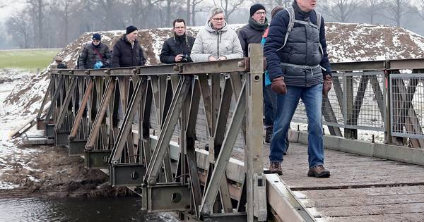 Wandelaars komen massaal af op laatste grenswandeling Rekken-Zwillbrock