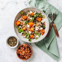 Heerlijk, makkelijk én vegan: volkoren rijstsalade met pompoen en vegan feta
