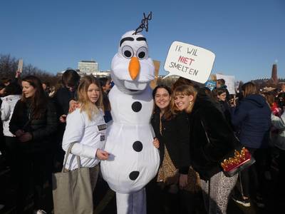 Nijmeegse Liam (17) spijbelt om voor de eerste keer te protesteren: ‘CO2, weg ermee!’