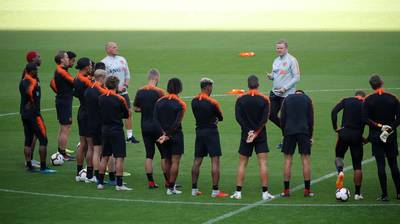 Oranje met fitte selectie in Stade de France