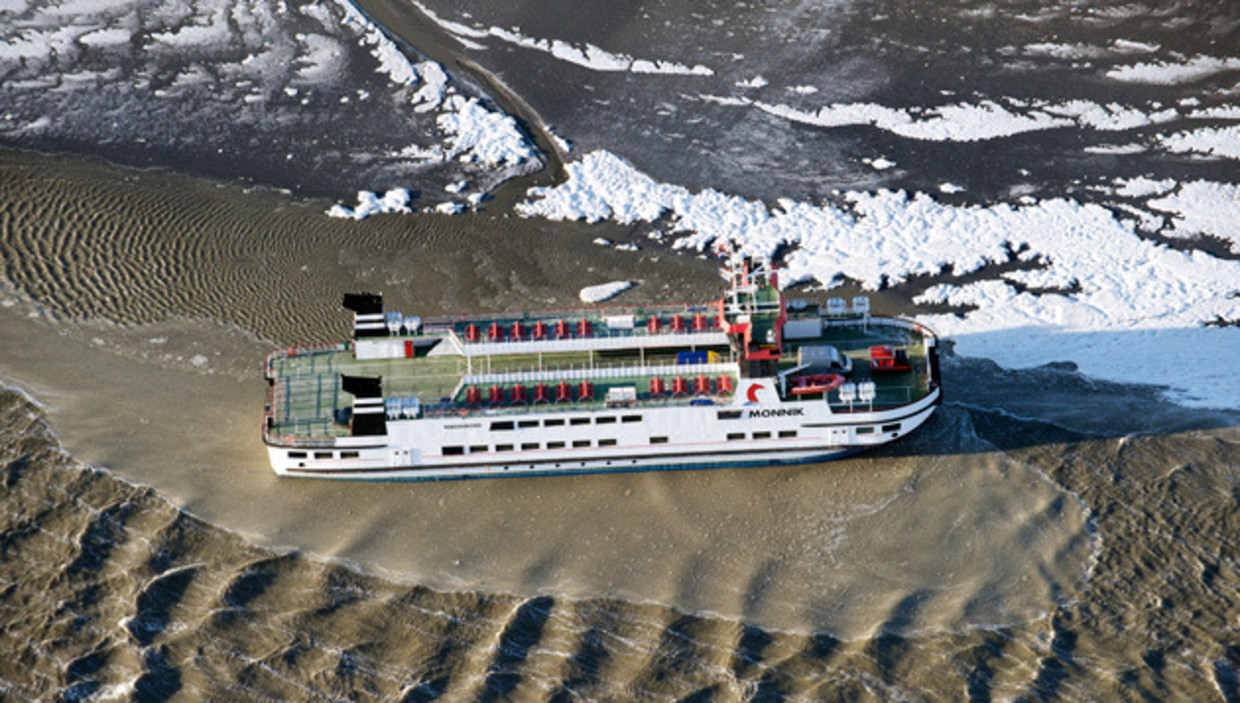 Veerboot Schiermonnikoog vastgelopen op zandbank Trouw