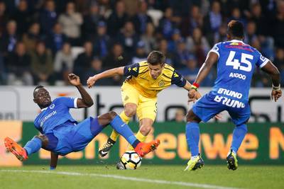 Koploper Club Brugge verslikt zich in Racing Genk