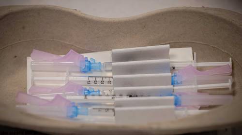 OVERZICHT. Een hobbelige vaccinatiecampagne: al meer datums geprikt dan vaccins