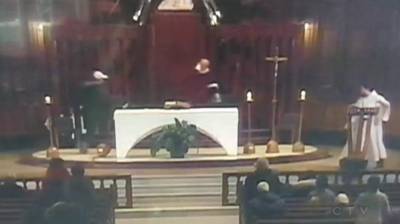 Canadese priester neergestoken tijdens ochtendmis