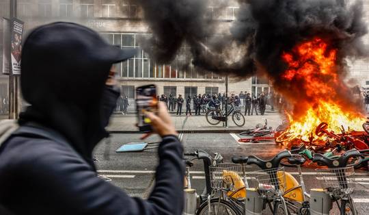 Brussels parket houdt 21 personen gerechtelijk aan na rellen, waaronder 17 minderjarigen