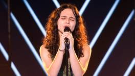 Naz krijgt zaal stil met Turkse break-up song