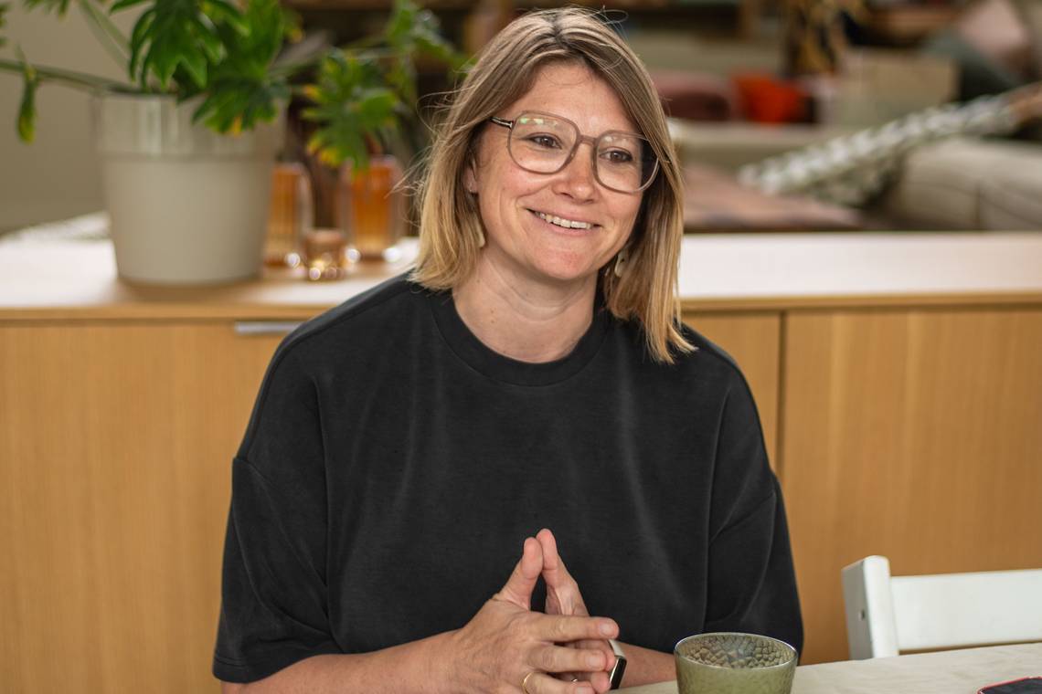 Clara Van Hemelrijck, dochter van Martine Tanghe: ‘Als je gewoon graag werkt en je je verder niet te veel vergelijkt met anderen, vind je je draai’