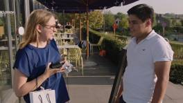 Maxime verrast Julia net voor haar toneelvoorstelling