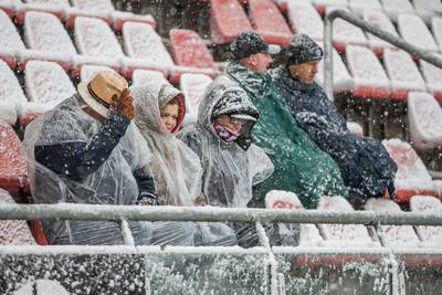 KNVB wil in gesprek met clubs én supporters over extreem weer