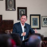 ‘De VS zijn het epicentrum van het verzet tegen de eenwereldstaat’: wie is Peter Thiel, de miljardair in het netwerk rond Nathan Cofnas?